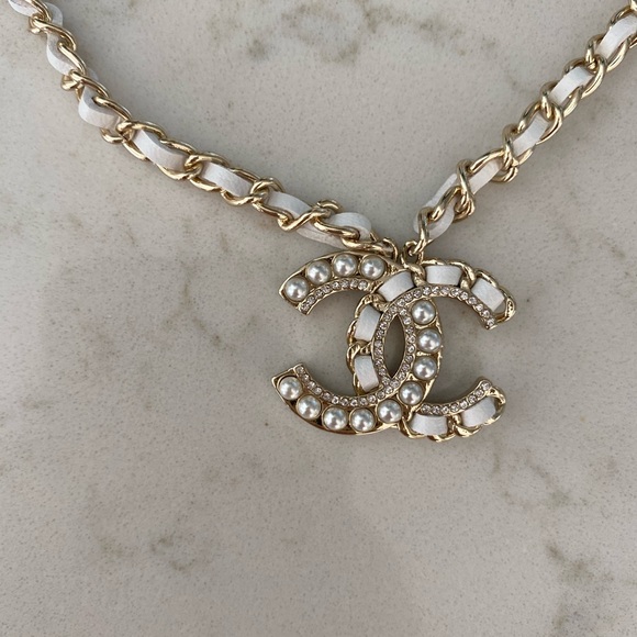 ragen Jewelry - Leather and gold necklace